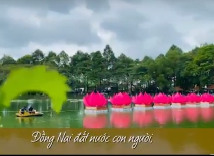 Hạ thủy bảy đèn hoa sen mừng xuân Quý Mão 2023